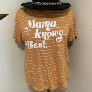 Mama Knows Best Graphic tee size large